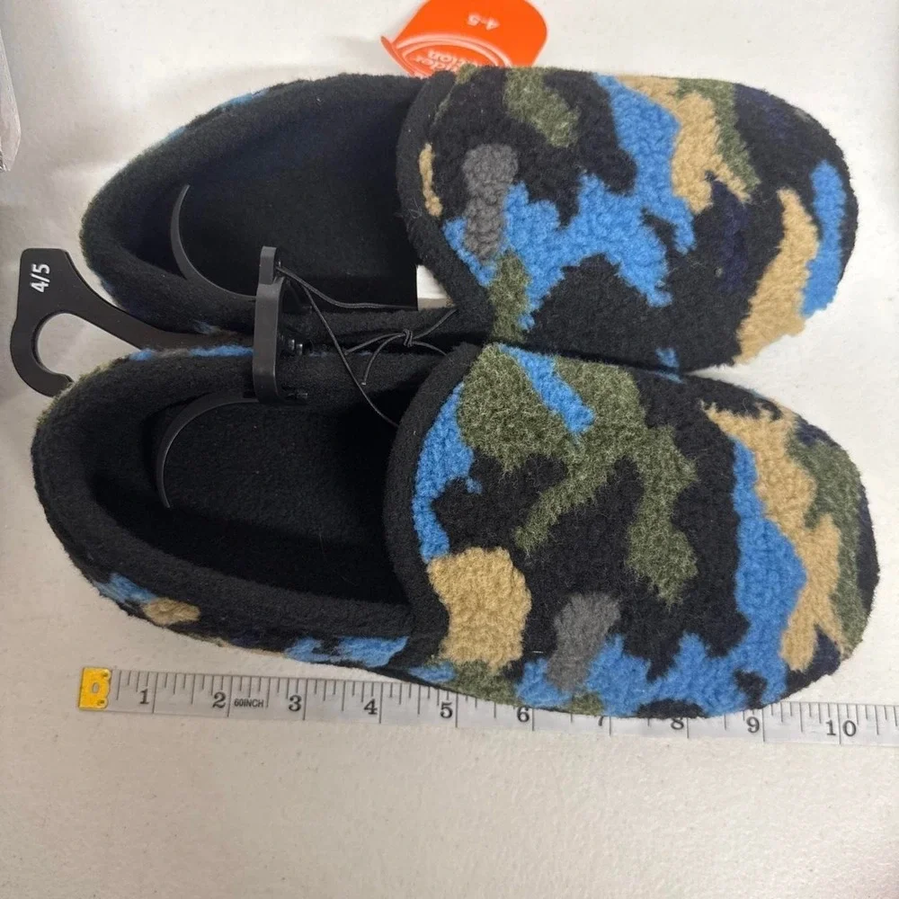BIG Boys Camo slippers, Size: US 4/5